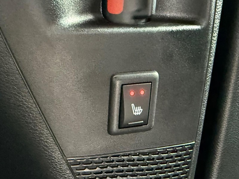 Chrysler Pacifica Vehicle Full-screen Gallery Image 13