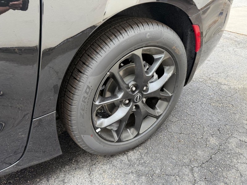 Chrysler Pacifica Vehicle Full-screen Gallery Image 20