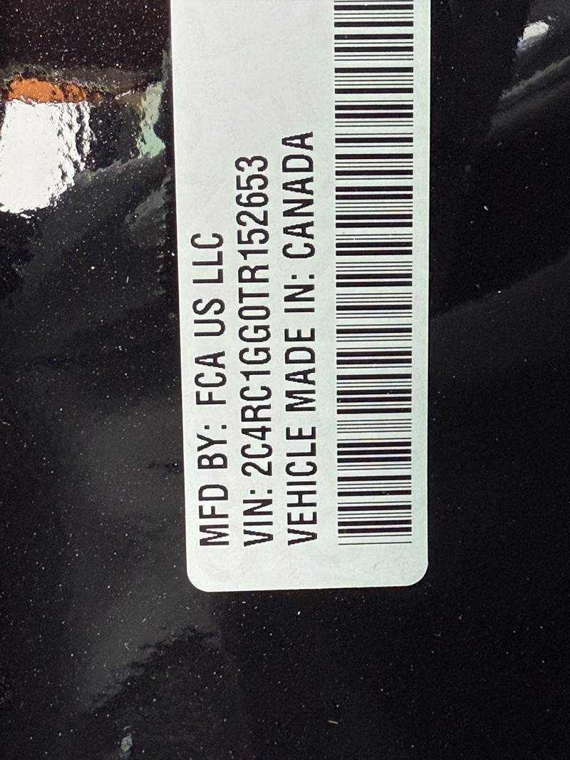 Chrysler Pacifica Vehicle Full-screen Gallery Image 21