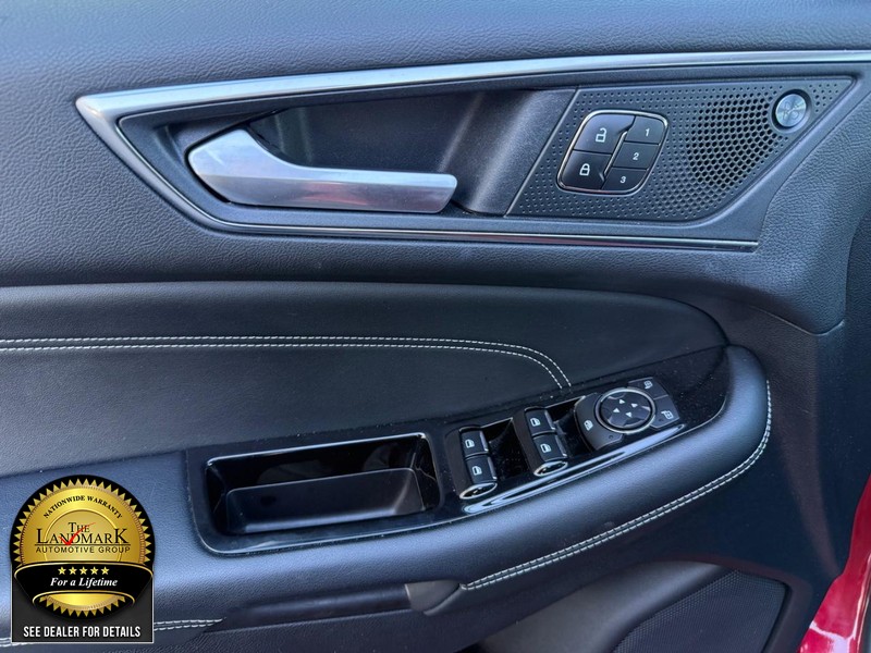 Ford Edge Vehicle Full-screen Gallery Image 8