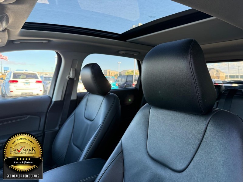 Ford Edge Vehicle Full-screen Gallery Image 9