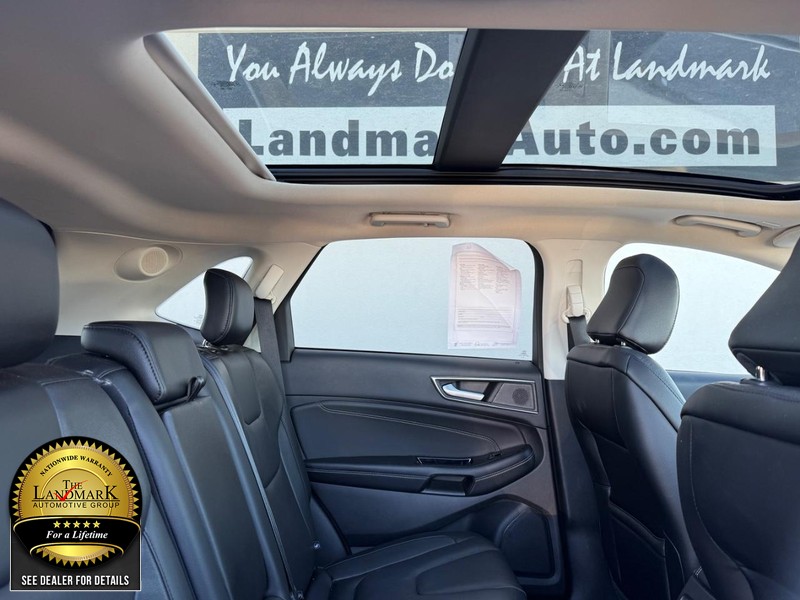 Ford Edge Vehicle Full-screen Gallery Image 16