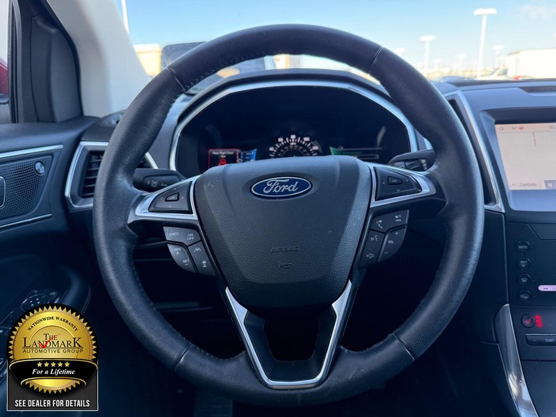 Ford Edge Vehicle Full-screen Gallery Image 18
