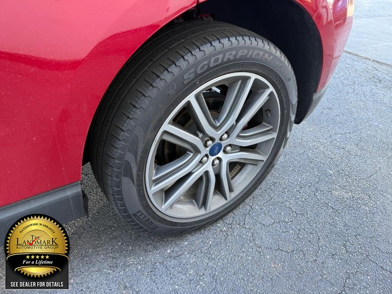 Ford Edge Vehicle Full-screen Gallery Image 21