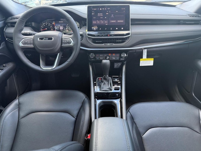 Jeep Compass Vehicle Full-screen Gallery Image 11