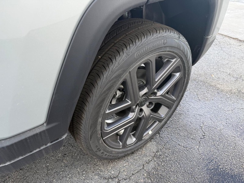 Jeep Compass Vehicle Full-screen Gallery Image 15