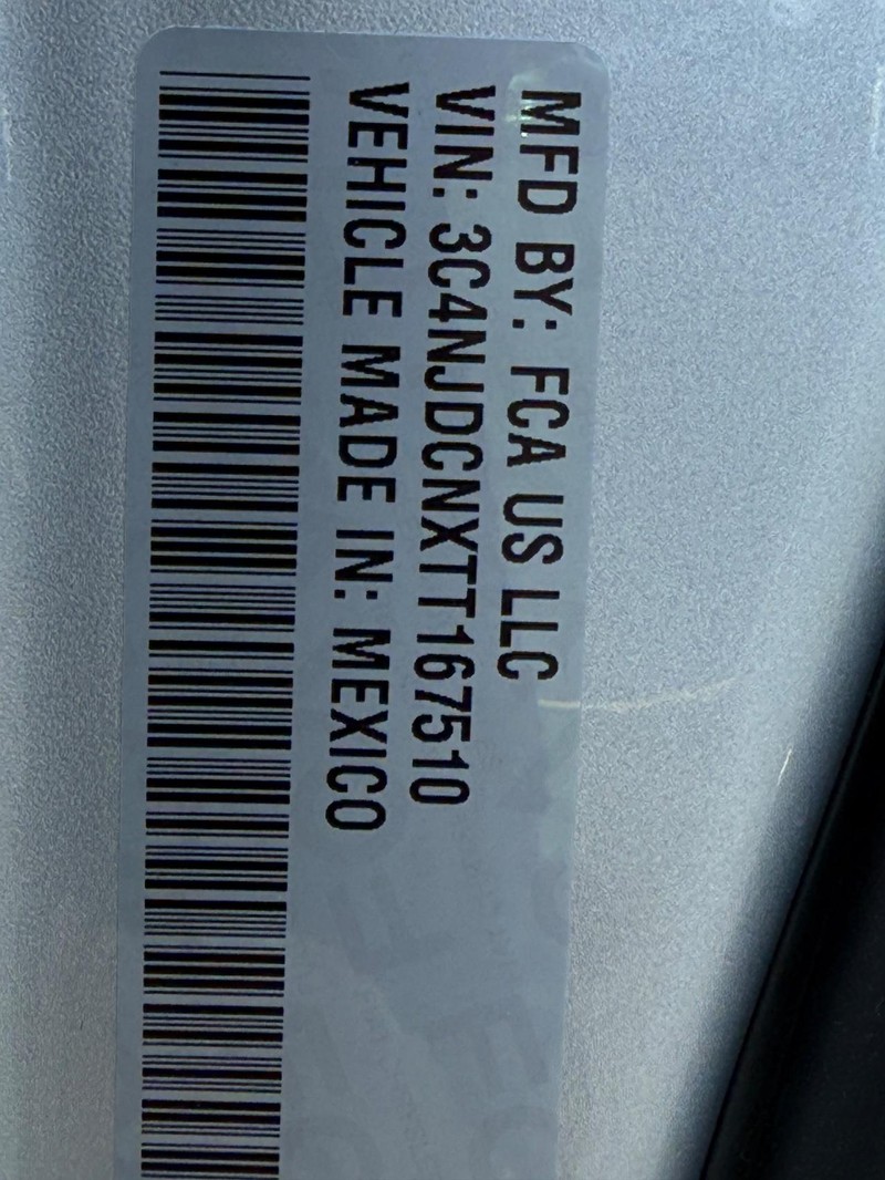 Jeep Compass Vehicle Full-screen Gallery Image 16