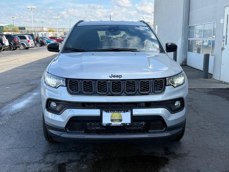 Jeep Compass Vehicle Full-screen Gallery Image 3