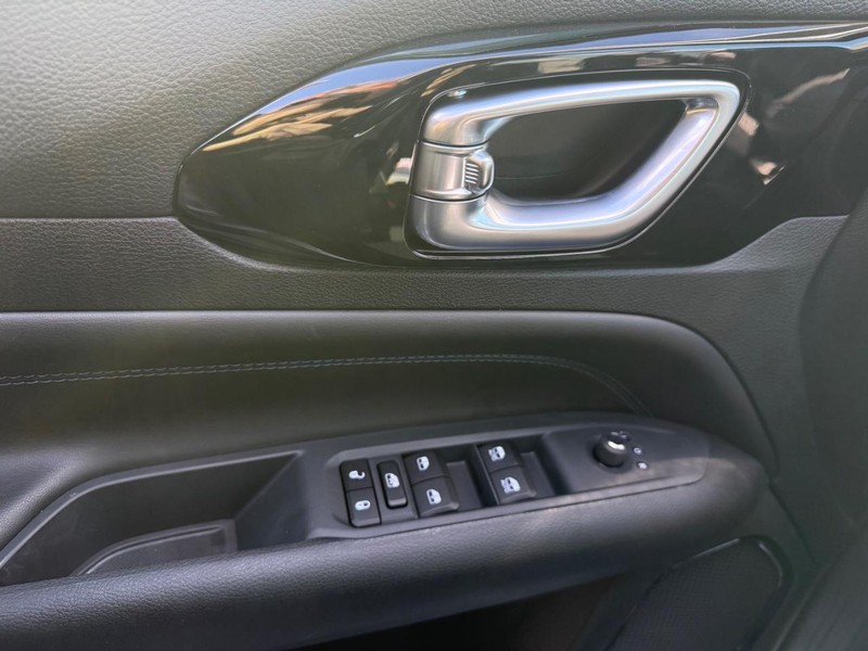 Jeep Compass Vehicle Full-screen Gallery Image 4