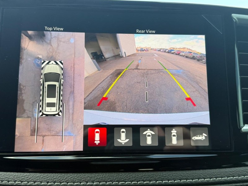 Chrysler Pacifica Vehicle Full-screen Gallery Image 8