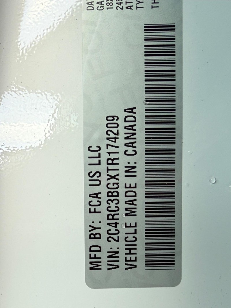 Chrysler Pacifica Vehicle Full-screen Gallery Image 17