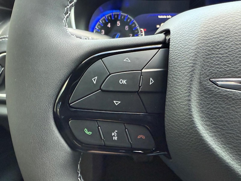 Chrysler Pacifica Vehicle Full-screen Gallery Image 6