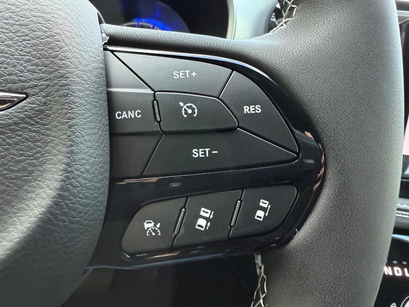 Chrysler Pacifica Vehicle Full-screen Gallery Image 7