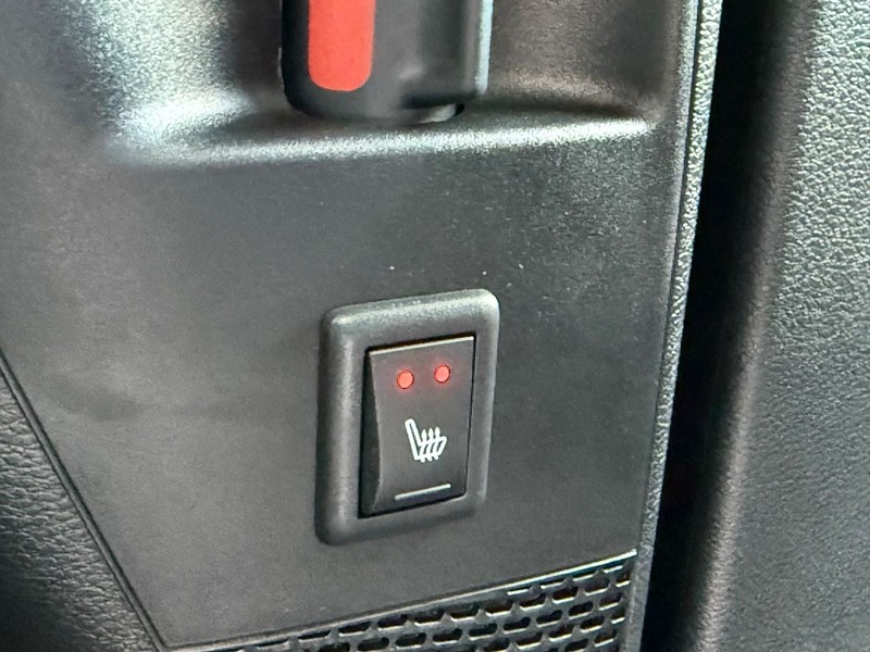 Chrysler Pacifica Vehicle Full-screen Gallery Image 13