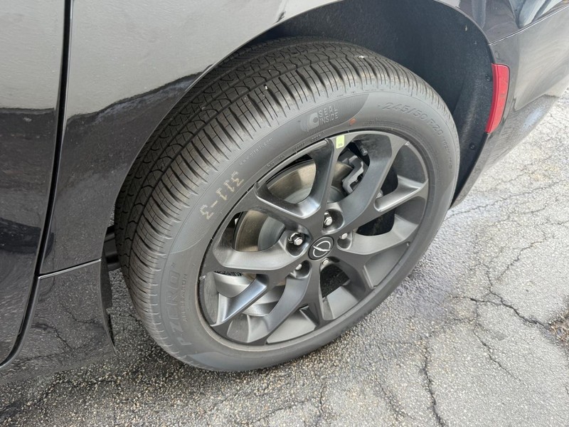 Chrysler Pacifica Vehicle Full-screen Gallery Image 18