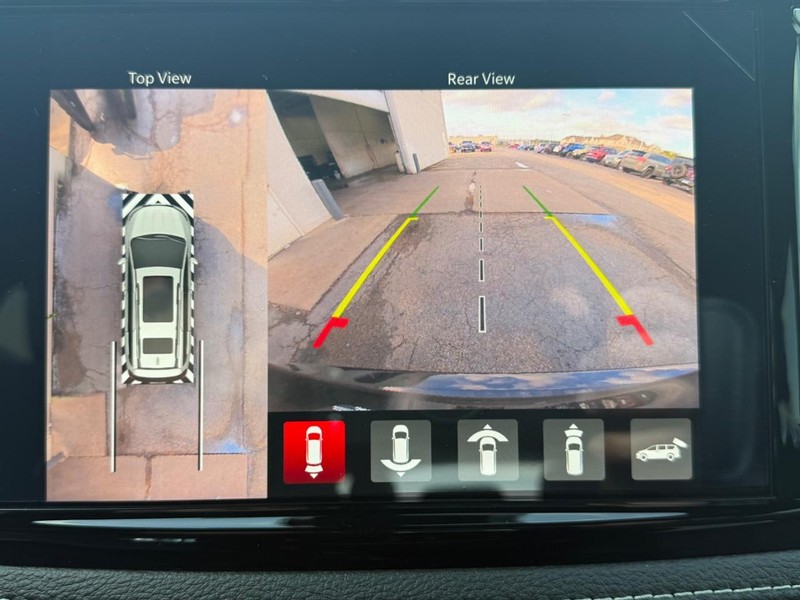 Chrysler Pacifica Vehicle Full-screen Gallery Image 8