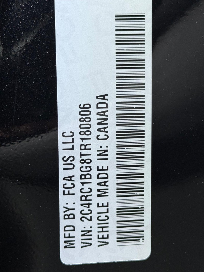 Chrysler Pacifica Vehicle Full-screen Gallery Image 17