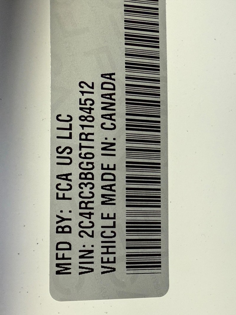 Chrysler Pacifica Vehicle Full-screen Gallery Image 15