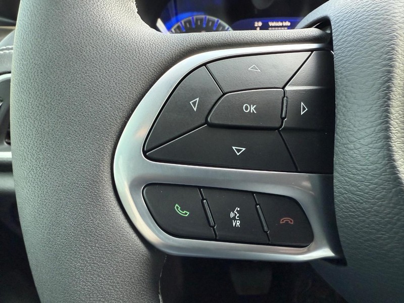 Chrysler Pacifica Vehicle Full-screen Gallery Image 6