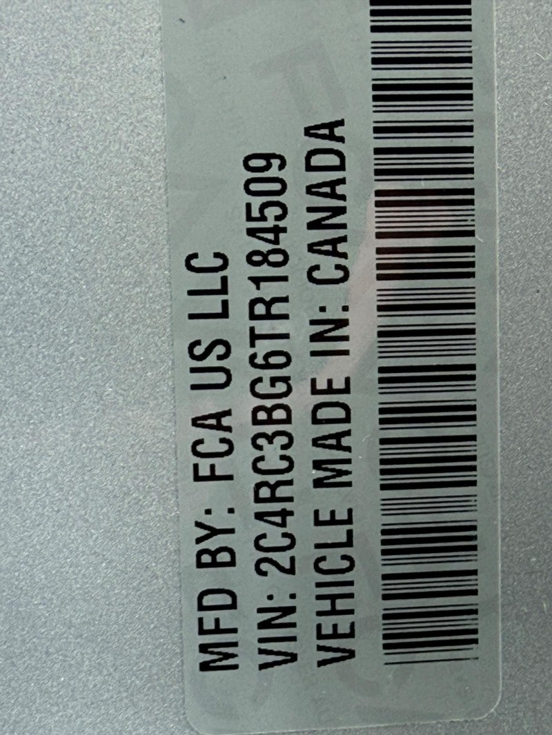 Chrysler Pacifica Vehicle Full-screen Gallery Image 17