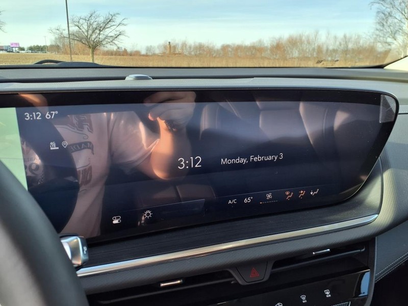 Buick Envision Vehicle Full-screen Gallery Image 5