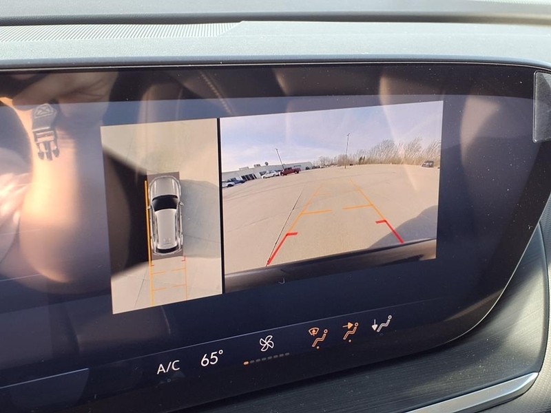 Buick Envision Vehicle Full-screen Gallery Image 6