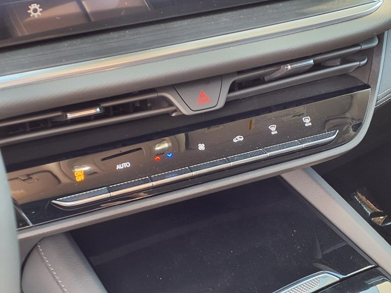 Buick Envision Vehicle Full-screen Gallery Image 7