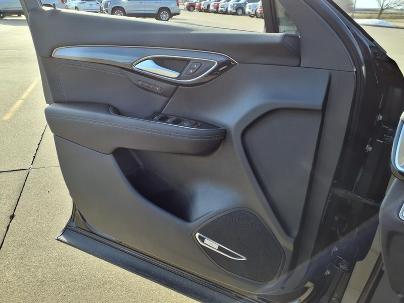Buick Envision Vehicle Full-screen Gallery Image 11