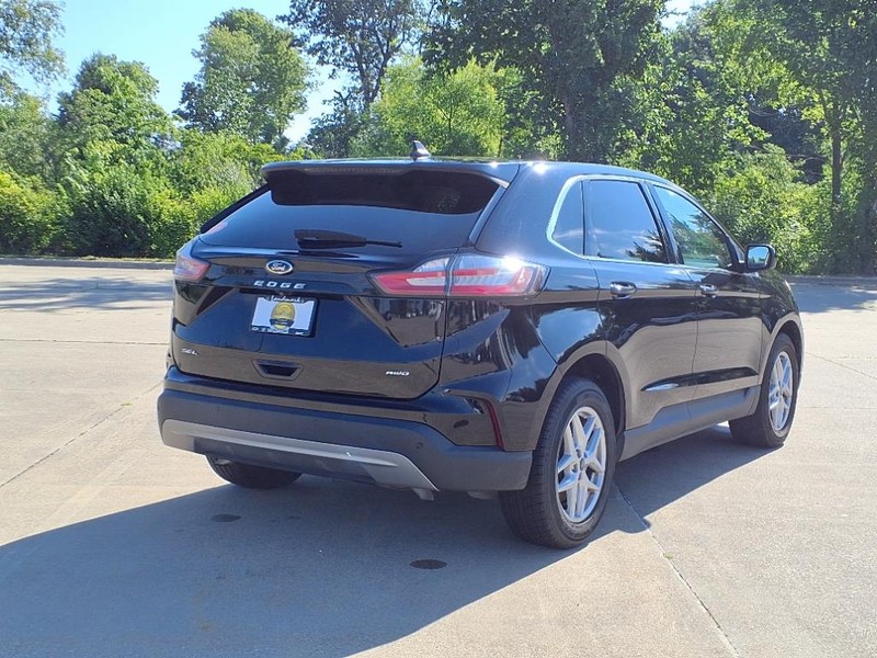 Ford Edge Vehicle Full-screen Gallery Image 4
