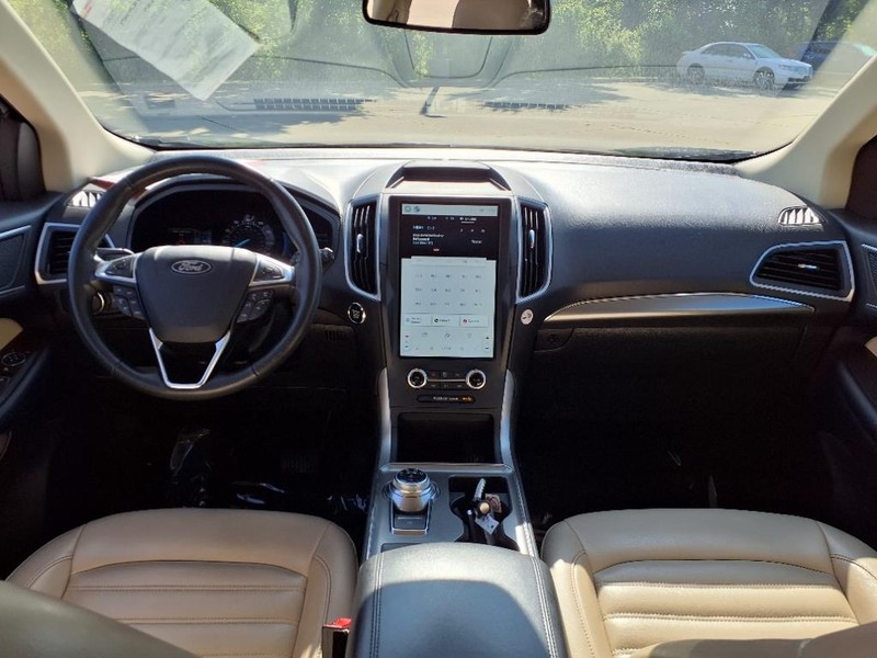 Ford Edge Vehicle Full-screen Gallery Image 8