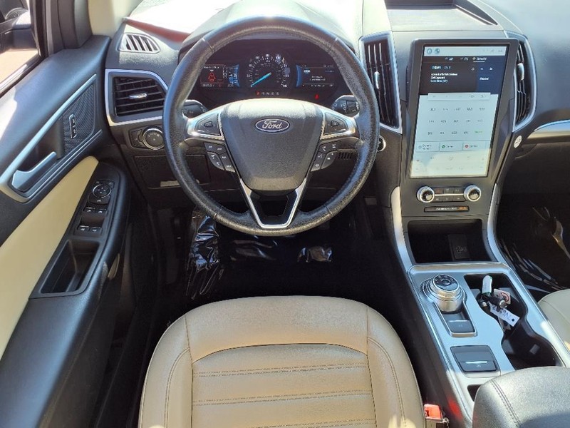 Ford Edge Vehicle Full-screen Gallery Image 9