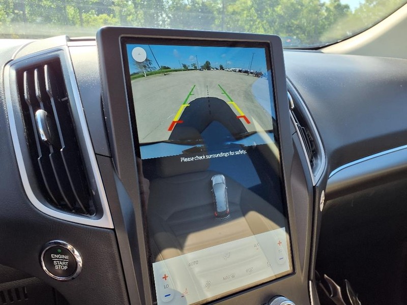 Ford Edge Vehicle Full-screen Gallery Image 14