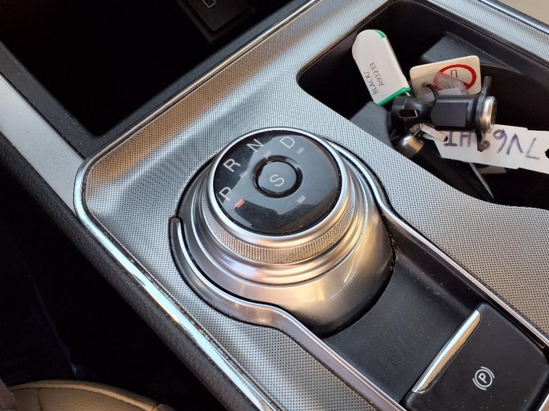 Ford Edge Vehicle Full-screen Gallery Image 16