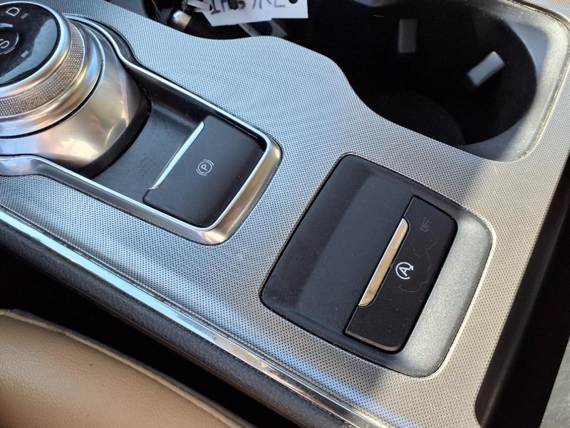 Ford Edge Vehicle Full-screen Gallery Image 17