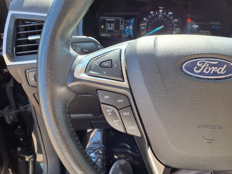 Ford Edge Vehicle Full-screen Gallery Image 18