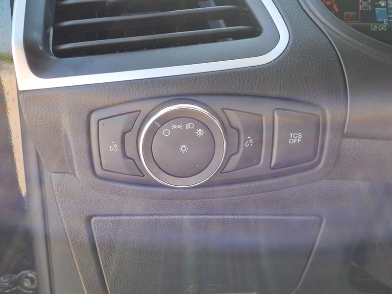 Ford Edge Vehicle Full-screen Gallery Image 21