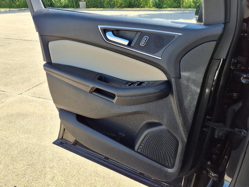 Ford Edge Vehicle Full-screen Gallery Image 22