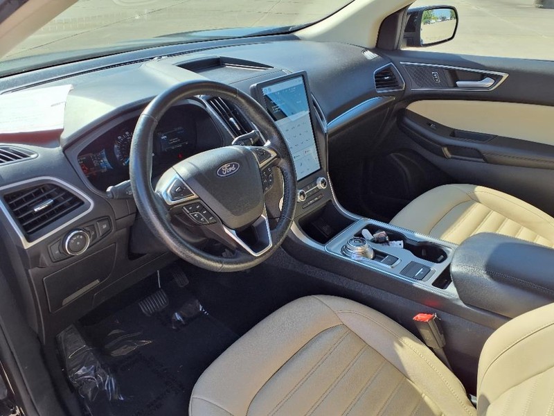 Ford Edge Vehicle Full-screen Gallery Image 23