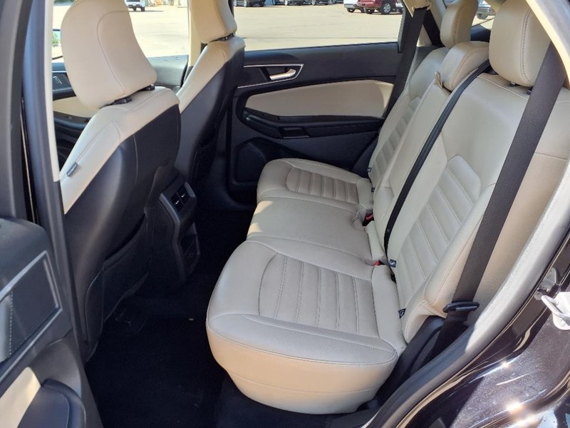 Ford Edge Vehicle Full-screen Gallery Image 24