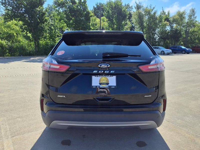 Ford Edge Vehicle Full-screen Gallery Image 26