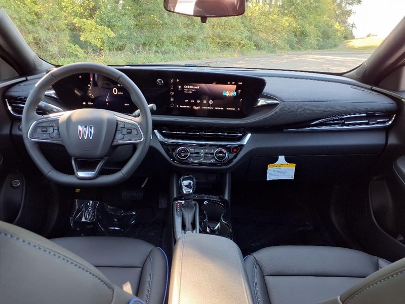 Buick Envista Vehicle Full-screen Gallery Image 4
