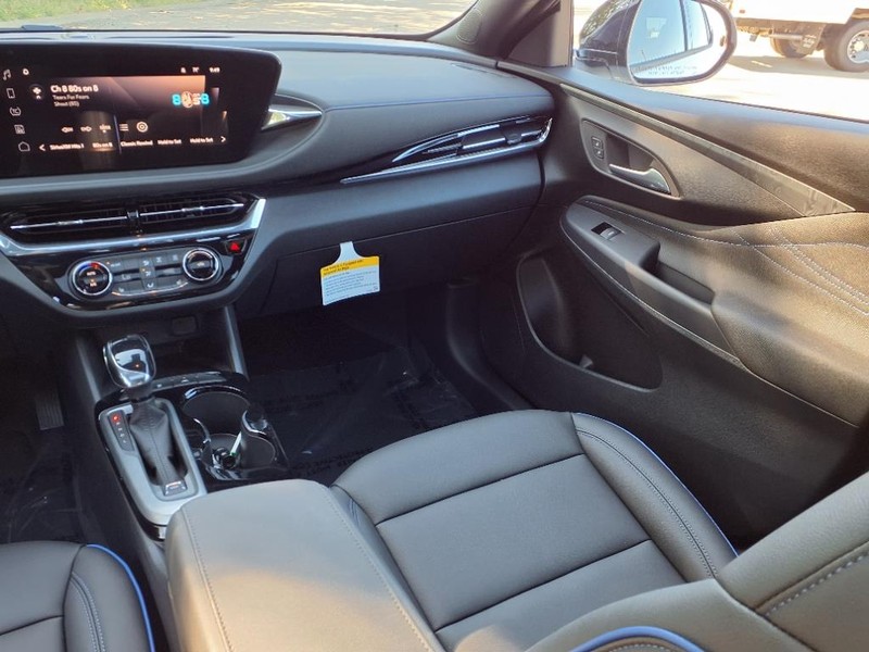 Buick Envista Vehicle Full-screen Gallery Image 6