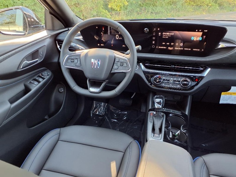 Buick Envista Vehicle Full-screen Gallery Image 7