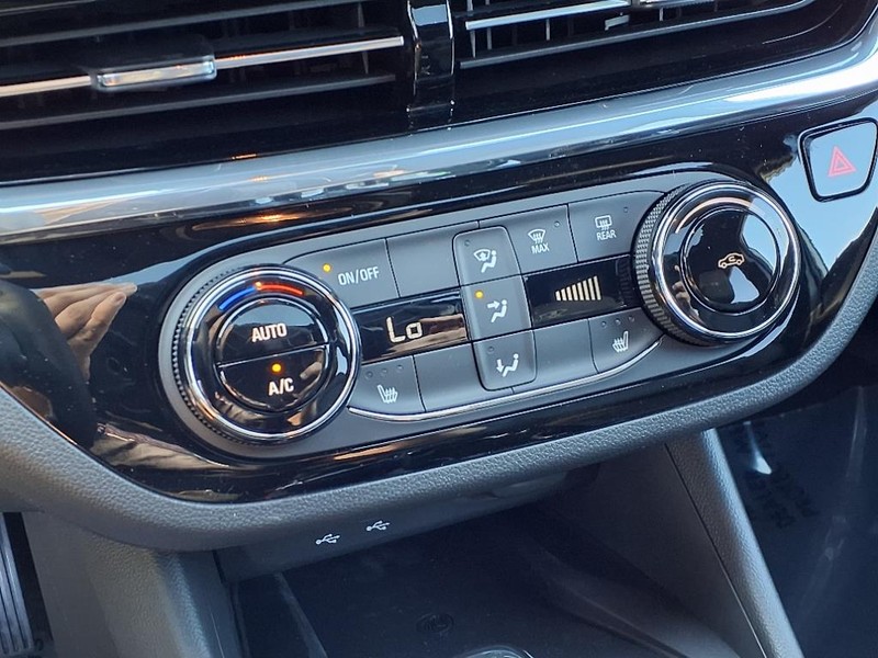 Buick Envista Vehicle Full-screen Gallery Image 10