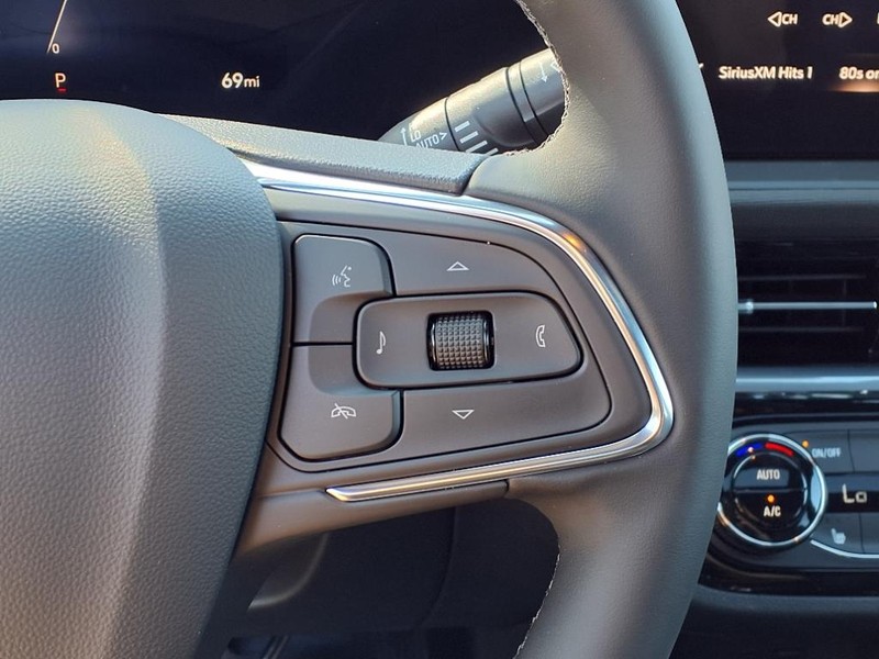 Buick Envista Vehicle Full-screen Gallery Image 13
