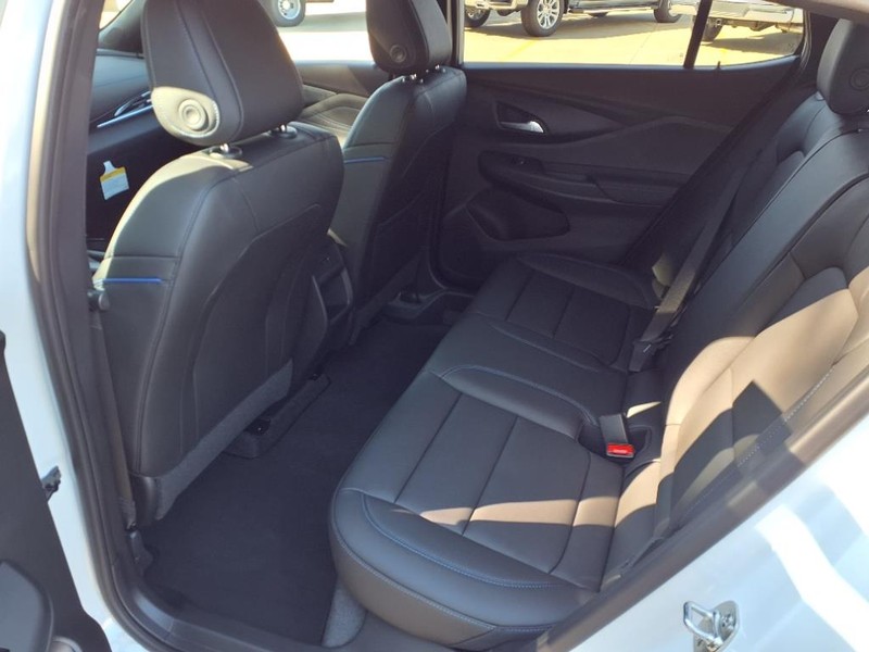 Buick Envista Vehicle Full-screen Gallery Image 18