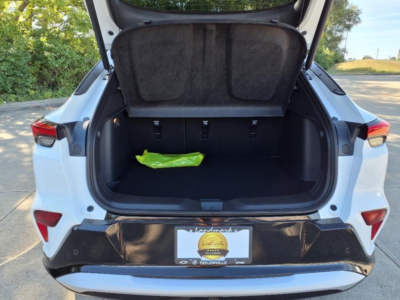 Buick Envista Vehicle Full-screen Gallery Image 19
