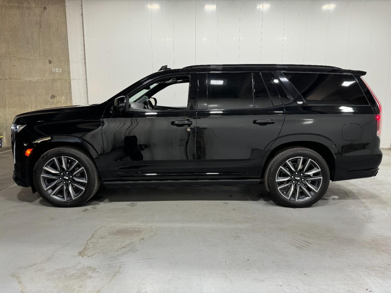 Cadillac Escalade Vehicle Full-screen Gallery Image 2