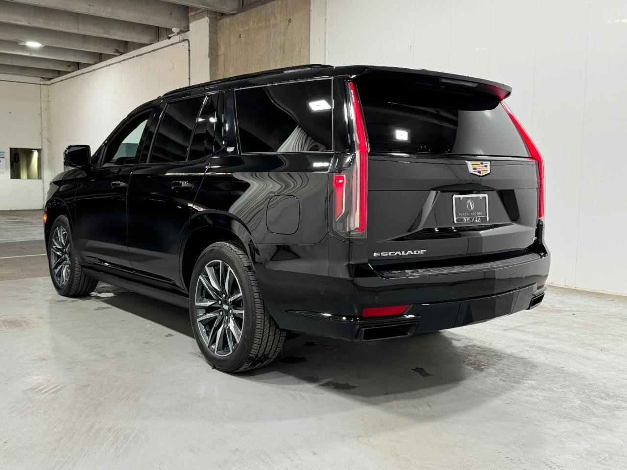 Cadillac Escalade Vehicle Full-screen Gallery Image 3