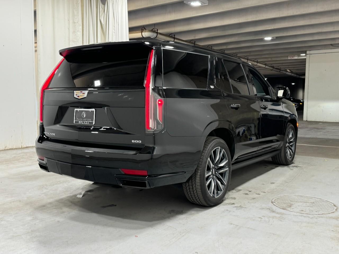 Cadillac Escalade Vehicle Full-screen Gallery Image 4